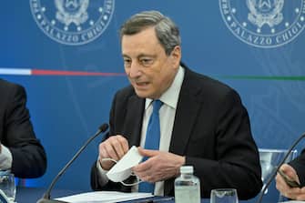 Italian Prime Minister, Mario Draghi, during the press conference at the end of the Council of Ministers which examined the decree on aid for businesses and households to face the effects of the Ukrainian crisis, at the Chigi Palace in Rome, Italy, 02 May 2022.
ANSA/ALESSANDO DI MEO
