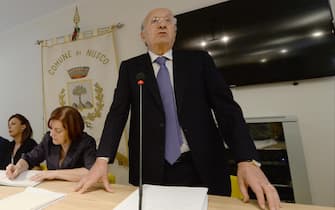 L'ex presidente del Consiglio e segretario Dc Ciriaco De Mita nel primo giorno da sindaco di Nusco ( Avellino) suo paese natale, 8 giungo 2014.
ANSA/CIRO FUSCO
