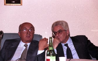 Ciriaco De Mita e Sergio Mattarella (D) al consiglio nazionale della DC il 7 agosto del 1992 ANSA
