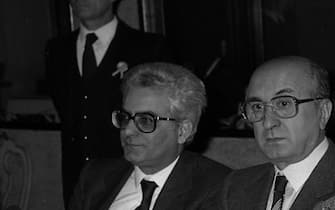 Sergio Mattarella (S) Ciriaco De Mita (C) e Tina Anselmi in una foto del 1989. ANSA