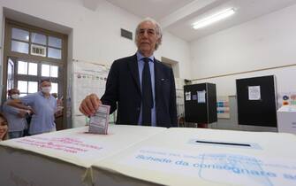 Mayor's candidate for the centre-left, Franco Miceli, during the voting operations in a polling station for the municipal elections and to vote on five referenda regarding justice in Palermo, Sicily island, Italy, 12 June 2022.
ANSA/IGOR PETYX