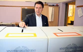 5 Star Movement President, Giuseppe Conte, while voting for the 5 referendums on justice in a polling station in casts his ballot during the voting operations in a polling station  to vote on the five referenda regarding justice, in Rome, Italy, 12 June 2022. ANSA/RICCARDO ANTIMIANI