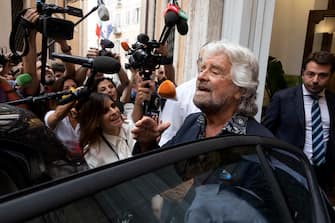 Beppe Grillo esce dal Tempio di Adriano, Roma, 28 giugno 2022. 
ANSA/MASSIMO PERCOSSI