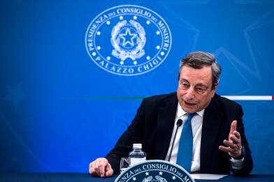 Governo, non solo salario minimo: le richieste dei partiti a Draghi