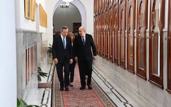 epa10077535 A handout photo made available by the Algeria presidency's press service shows Algerian President Abdelmadjid Tebboune (R) meets with Italian Prime Minister Mario Draghi (L) at the palace of El Mouradia in Algiers, Algeria, 18 July 2022. Draghi is in Algiers to attend the Italo-Algerian intergovernmental summit.  EPA/ALGERIAN PRESIDENCY PRESS SERVICE / HANDOUT  HANDOUT EDITORIAL USE ONLY/NO SALES