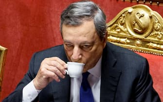Draghi beve un caffè