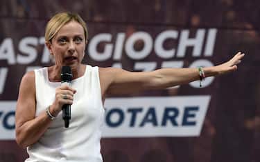 Giorgia Meloni chiude la manifestazione 'Piazza Italia' organizzata da Fratelli d'Italia a Piazza Vittorio, Roma, 20 luglio 2022. 
ANSA/FABIO CIMAGLIA