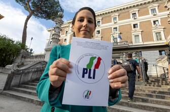 Giulia Pantaleo in fila per depositare il simbolo del partito, Roma, 12 agosto 2022. 
ANSA/MASSIMO PERCOSSI