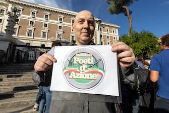 Alessandro Dagostini in fila per depositare il simbolo del partito, Roma, 12 agosto 2022. 
ANSA/MASSIMO PERCOSSI