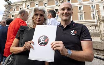 Anna Lombardi e Marco Musetti in fila per depositare il simbolo del partito, Roma, 12 agosto 2022. 
ANSA/MASSIMO PERCOSSI