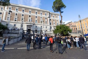 La fila davanti il Viminale per depositare i simboli dei partiti, Roma, 12 agosto 2022. 
ANSA/MASSIMO PERCOSSI