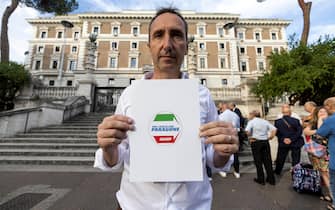 Andrea Perillo in fila per depositare il simbolo del partito, Roma, 12 agosto 2022. 
ANSA/MASSIMO PERCOSSI