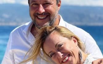Un momento dell'incontro tra Giorgia Meloni e Matteo Salvini. I leader di Fratelli d'Italia e della Lega sono al locale circolo del Tennis, Messina 29 agosto 2022.
ANSA/Facebook Matteo Salvini  (NPK)