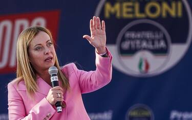 La leader di Fdi Giorgia Meloni durante il comizio di chiusura della campagna elettorale a Napoli, 23 Settembre 2022. ANSA/CESARE ABBATE