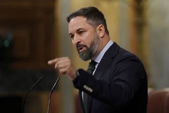 epa09573564 Leader of Spanish VOX party Santiago Abascal intervenes during question time at the Lower House in Madrid, Spain, 10 November 2021.  EPA/Emilio Naranjo