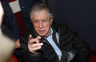 Il fondatore della Lega Nord Umberto Bossi lascia il congresso Federale a Milano,  21 dicembre 2019.
ANSA/MATTEO BAZZI