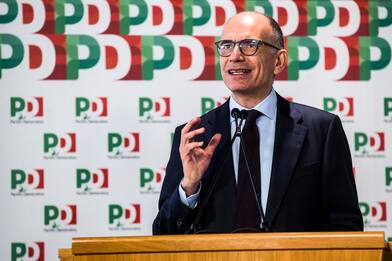 Letta: "L'Italia non merita lo sfregio dell'elezione di Fontana"