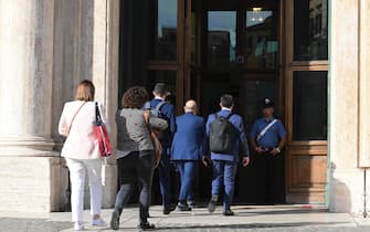 Deputati entrano a Montecitorio per i primi adempimenti dei deputati, Roma 10 ottobre 2022.
ANSA/MAURIZIO BRAMBATTI