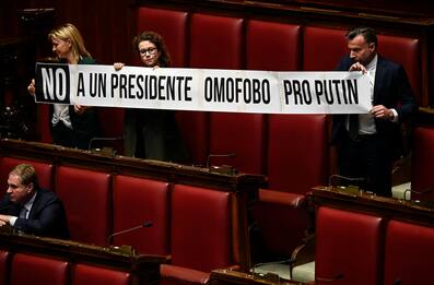 Camera, striscione anti Fontana: "No a presidente omofobo e pro Putin"