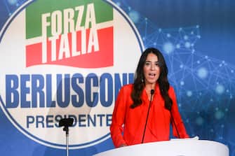 La senatrice di FI, Licia Ronzulli, interviene dal palco della convention azzurra in corso a Napoli , 21 maggio 2022 ANSA / CIRO FUSCO