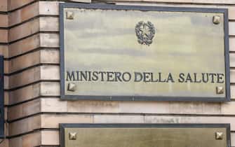 La sede del Ministero della Salute dove Ë in corso una riunione sul vaccino J&J, Roma, 13 aprile 2021. ANSA/FABIO FRUSTACI