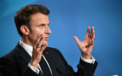 Francia, crolla popolarità Macron. Sondaggio: indice di fiducia al 32%