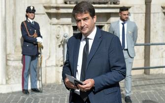 Governo: concluso il Consiglio dei ministri Il Ministro per gli Affari europei, la coesione e il PNRR Raffaele Fitto lascia Palazzo Chigi dopo il primo Consiglio dei Ministri
Roma, 23 ottobre 2022.
ANSA/FABIO CIMAGLIA