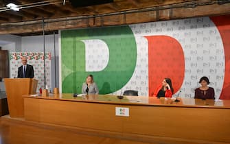 (S-D) Il segretario Enrico Letta, Valentina Cuppi, Anna Ascani e Debora Serracchiani, nella sede del Pd nel corso della riunione della direzione a Roma, 28 ottobre 2022.   ANSA/MAURIZIO BRAMBATTI