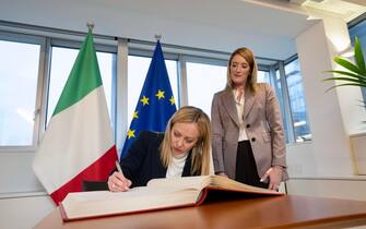 This handout pictrure provided by the Chigi Palace Press Office shows Italian Prime Minister Giorgia Meloni meeting with the European Parliament President Roberta Metsola, in Brussels, Belgium, 03 November 2022.
ANSA/ CHIGI PALACE PRESS OFFICE/ FILIPPO ATTILI
+++ ANSA PROVIDES ACCESS TO THIS HANDOUT PHOTO TO BE USED SOLELY TO ILLUSTRATE NEWS REPORTING OR COMMENTARY ON THE FACTS OR EVENTS DEPICTED IN THIS IMAGE; NO ARCHIVING; NO LICENSING +++ (NPK)
