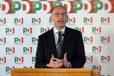 Il segretario del PD Enrico Letta durante la direzione nazionale del partito. Roma 24 novembre 2022 
ANSA/MASSIMO PERCOSSI
