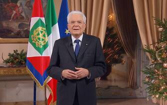 NPK Il fermo immagine tratto da Raiuno mostra il presidente della Repubblica, Sergio Mattarella, nel suo messaggio di fine anno agli italiani, 31 dicembre 2022.
ANSA/FERMO IMMAGINE RAIUNO
+++EDITORIAL USE ONLY - NO SALES+++