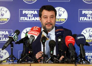 Il segretario della Lega Matteo Salvini commenta l esito del voto con la stampa nella sede del partito in via Bellerio a Milano, 13 Febbraio 2023.ANSA / MATTEO BAZZI