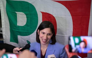 Elly Schlein, candidata alla segreteria del Pd,  vota nel seggio di via Mentana, nel centro di Bologna, 26 febbraio 2023. ANSA/ MAX CAVALLARI