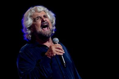 Beppe Grillo fonda religione open source: nasce la Chiesa dell'Altrove