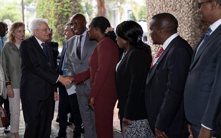 Il presidente della Repubblica Sergio Mattarella con la figlia Laura in visita all Università di Nairobi in Kenya, 16 marzo 2013.
ANSA/FRANCESCO AMMENDOLA - UFFICIO PER LA STAMPA E LA COMUNICAZIONE DELLA PRESIDENZA DELLA REPUBBLICA +++ ANSA PROVIDES ACCESS TO THIS HANDOUT PHOTO TO BE USED SOLELY TO ILLUSTRATE NEWS REPORTING OR COMMENTARY ON THE FACTS OR EVENTS DEPICTED IN THIS IMAGE; NO ARCHIVING; NO LICENSING +++ NPK +++