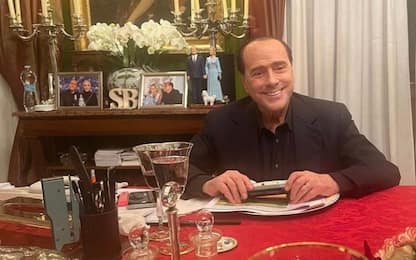 Berlusconi e il post su Instagram dopo le dimissioni dall'ospedale