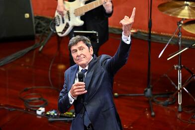 Concerto di Morandi per 75 anni del Senato, Meloni canticchia canzoni