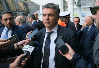 Il vice ministro delle Infrastrutture Edoardo Rixi durante la visita al cantiere di Genova Sestri Ponente, 20 marzo 2023.     ANSA/LUCA ZENNARO