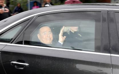 Berlusconi dimesso dal San Raffele: "Dopo il buio ho vinto ancora"