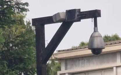 Roma, ambasciata Iran monta telecamera su una forca. Polemiche del Pd