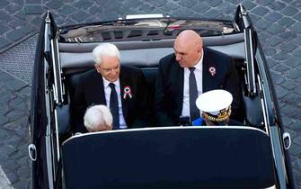 Z4Z Il presidente della Repubblica Sergio Mattarella partecipa alle celebrazioni per il 77esimo anniversario della proclamazione della Repubblica in via dei Fori Imperiali a Roma, 2 giugno 2023.
Italian President Sergio Mattarella with Italian Minister of Defense Guido Crosetto during the celebrations of Republic Day, in Rome, Italy, 02 June 2023. ANSA/ANGELO CARCONI