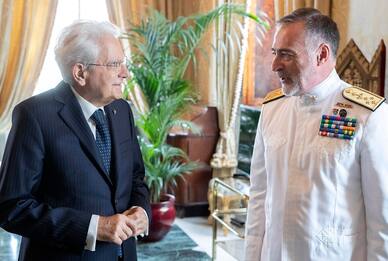 Mattarella: "Doveroso e meritorio il soccorso ai migranti in mare"
