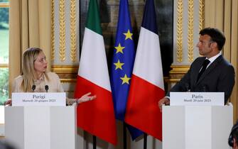 epa10702106 French President Emmanuel Macron (R) and Italy's Prime Minister Giorgia Meloni (L) hold a joint press conference at the Elysee Palace in Paris, France, 20 June 2023. Giorgia Meloni is on an official visit to France.  EPA/LUDOVIC MARIN / POOL MAXPPP OUT