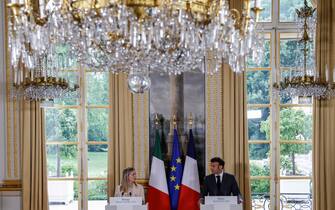 epa10702101 French President Emmanuel Macron (R) and Italy's Prime Minister Giorgia Meloni (L) hold a joint press conference at the Elysee Palace in Paris, France, 20 June 2023. Giorgia Meloni is on an official visit to France.  EPA/LUDOVIC MARIN / POOL MAXPPP OUT