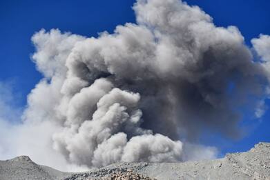 Perù, vulcano Ubinas a rischio eruzione: dichiarato stato d'emergenza