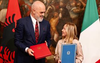 Foto Filippo Attili/Palazzo Chigi/LaPresse 06 novembre 2023 Roma, Italia - Politica - Il Presidente del Consiglio Giorgia Meloni incontra il Primo Ministro della Repubblica d’Albania Edi Rama a Palazzo Chigi per la firma del protocollo d’intesa sui centri di gestione migrantiDISTRIBUTION FREE OF CHARGE - NOT FOR SALE - Obbligatorio citare la fonte LaPresse/Palazzo Chigi/Filippo Attili