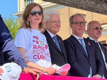 Mattarella alla Race for the cure: “Fondamentale lotta tumori al seno”