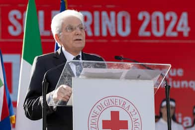 Mattarella ai 160 anni Croce Rossa: "Stop sfruttamento lavoro crudele"