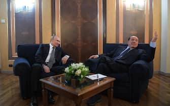 epa07696319 Russian President Vladimir Putin (L) meets with former Italian prime minister and head of the Forza Italia party Silvio Berlusconi (R), prior to his departure at an airport in Rome, Italy, late 04 July 2019 (issued 05 July 2019). Putin travelled to Italy and the Vatican on a one-day official visit.  EPA/ALEXEI DRUZHININ/SPUTNIK/KREMLIN / POOL MANDATORY CREDIT/SPUTNIK
