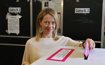 Giorgia Meloni durante le operazioni di voto per le europee, Roma, 25 maggio 2014.
ANSA/ALESSANDRO DI MEO